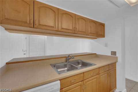 2875 Palm Beach Blvd 205, Fort Myers FL - photo 16 of 27