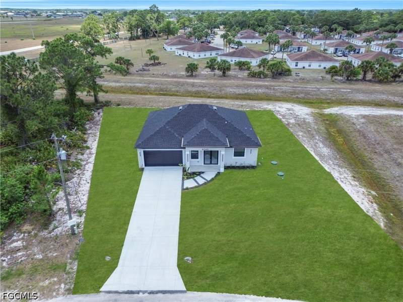 3 bedroom SingleFamilyResidence at 6045 Kumquat Cir, Port Labelle, Labelle — photo 3