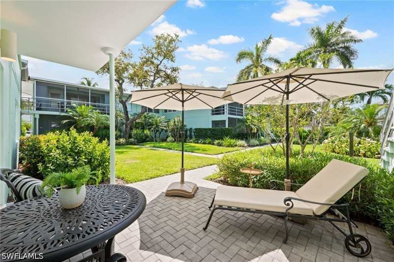 1 bedroom Condominium at 275 8th Ave S 275, Garden Court, Naples — photo 1