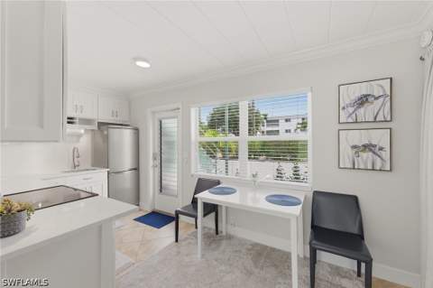 275 8th Ave S 275, Naples FL - photo 12 of 20