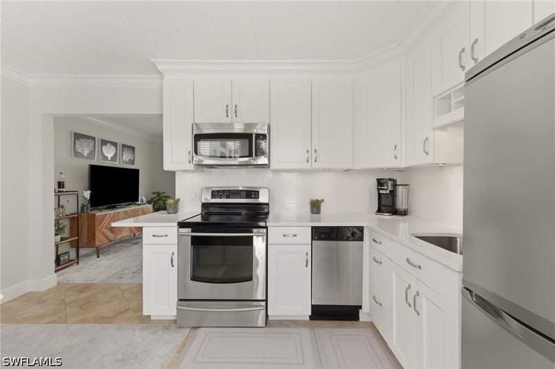 1 bedroom Condominium at 275 8th Ave S 275, Garden Court, Naples — photo 5