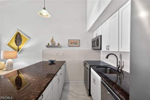 1250 Tennisplace Ct D33, Sanibel FL - photo 8 of 21