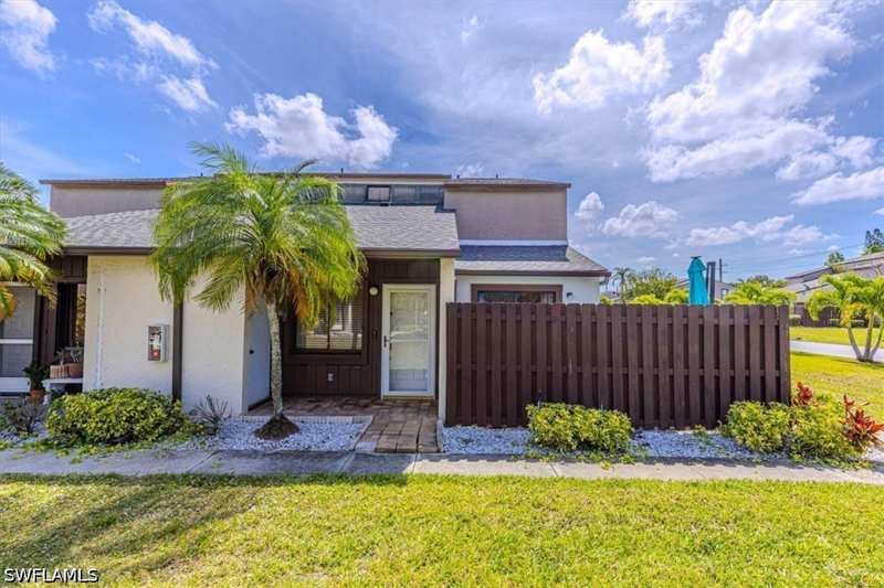 2 bedroom Townhouse at 12964 Elm Creek Ct, Sandalwood Estates, Fort Myers — photo 1