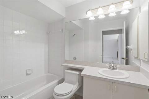 2203 McGregor Park Cir 2203, Fort Myers FL - photo 13 of 36