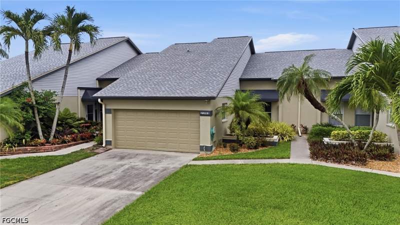 3 bedroom Attached at 2203 McGregor Park Cir 2203, McGregor Park Condo, Fort Myers — photo 2