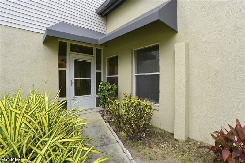 3 bedroom Attached at 2203 McGregor Park Cir 2203, McGregor Park Condo, Fort Myers — photo 3