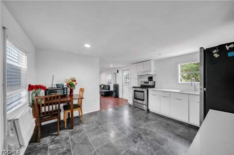 8106 Penny Dr, North Fort Myers FL - photo 11 of 39