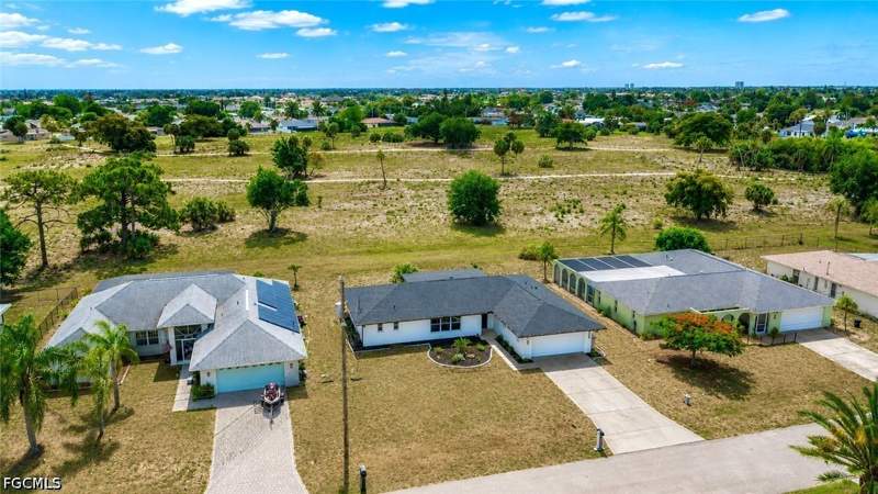 3 bedroom SingleFamilyResidence at 3745 SE 6th Ave, Cape Coral, Cape Coral — photo 4