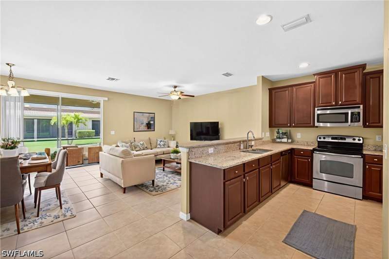 3 bedroom Townhouse at 3806 Clearbrook Ln, Townhomes Of San Simeon, Fort Myers — photo 2