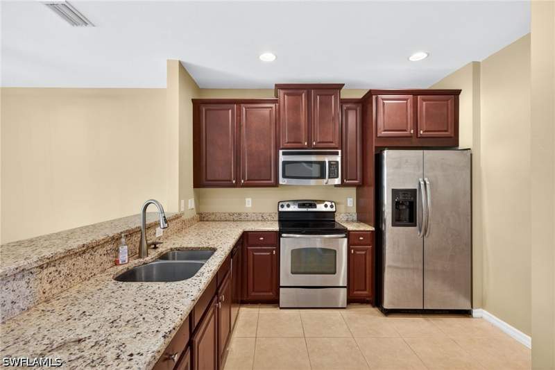 3 bedroom Townhouse at 3806 Clearbrook Ln, Townhomes Of San Simeon, Fort Myers — photo 4