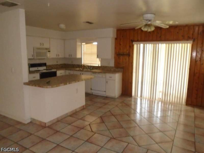 3 bedroom SingleFamilyResidence at 1815 NW 13th St, Cape Coral, Cape Coral — photo 2