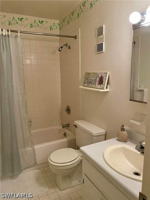 6184 Michelle Way 213, Fort Myers FL - photo 8 of 18