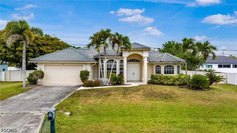 3 bedroom SingleFamilyResidence at 4011 SW 16th Pl, Cape Coral, Cape Coral — photo 4