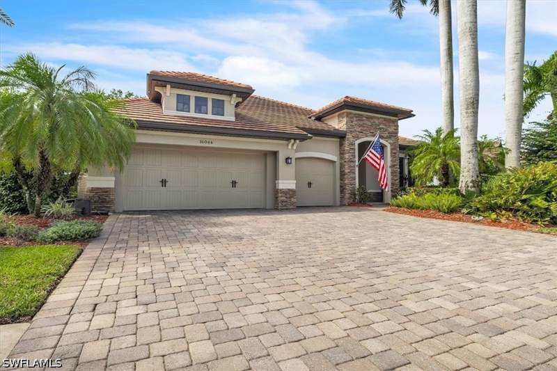 3 bedroom SingleFamilyResidence at 16044 Herons View Dr, Country Club, Alva — photo 2