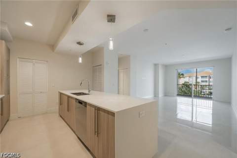 15901 Royal Pointe Ln 306, Fort Myers FL - photo 8 of 29