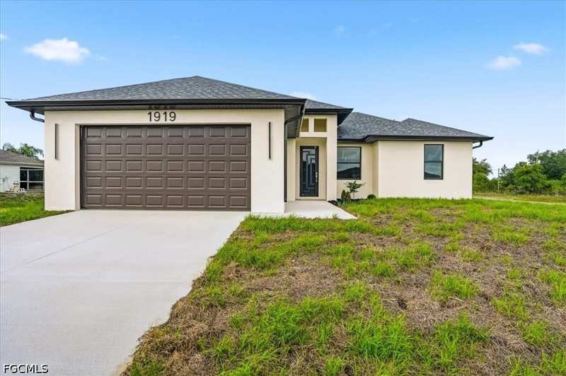 3 bedroom SingleFamilyResidence at 1919 Crawford Ave N, Lehigh Acres, Lehigh Acres — photo 1