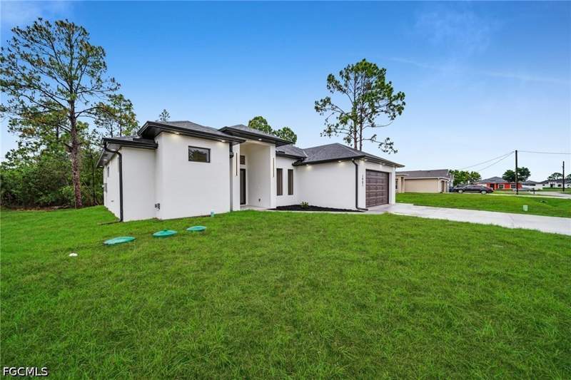 3 bedroom SingleFamilyResidence at 1901 Cedar Ave N, Lehigh Acres, Lehigh Acres — photo 4
