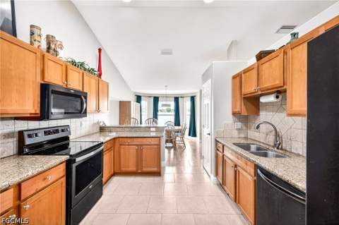 1417 NW 16th Pl, Cape Coral FL - photo 15 of 34