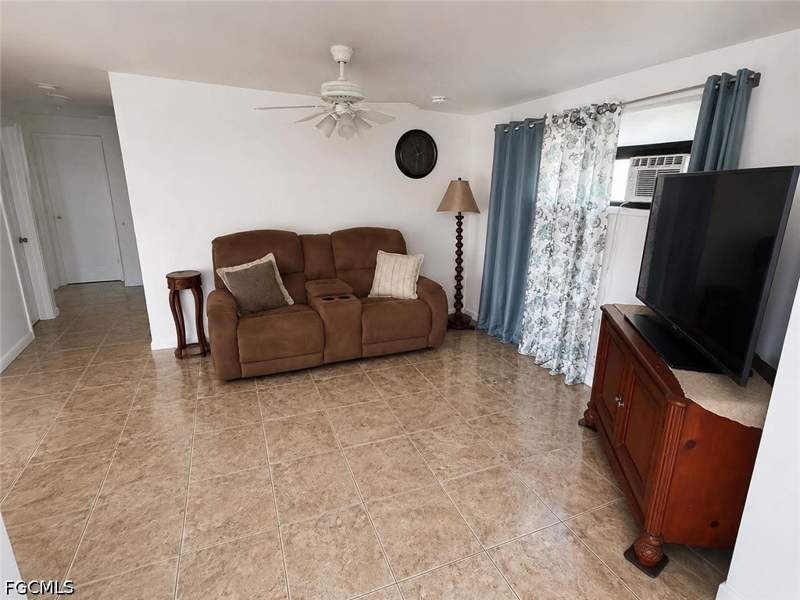 3 bedroom SingleFamilyResidence at 2204 Coronet St, Trailwinds, Fort Myers — photo 5