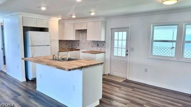 2 bedroom ManufacturedHome at 5664 Captain John Smith Loop, Old Bridge Village, North Fort Myers — photo 1