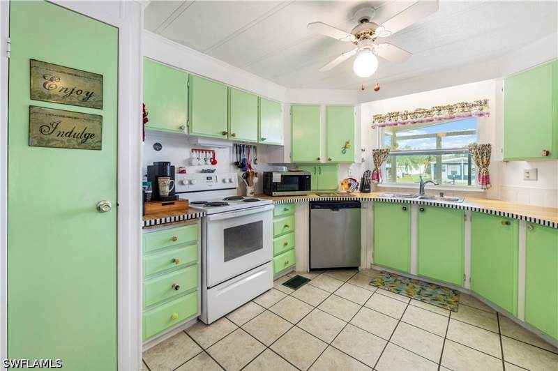 2 bedroom ManufacturedHome at 280 Grassy Key Ln, West Wind Estates, Naples — photo 4