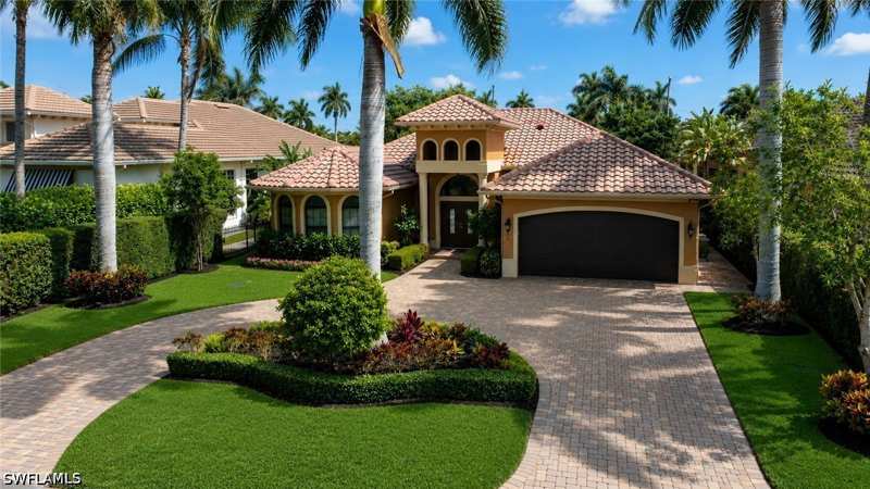 4 bedroom SingleFamilyResidence at 672 Fairway Ter, Moorings, Naples — photo 1