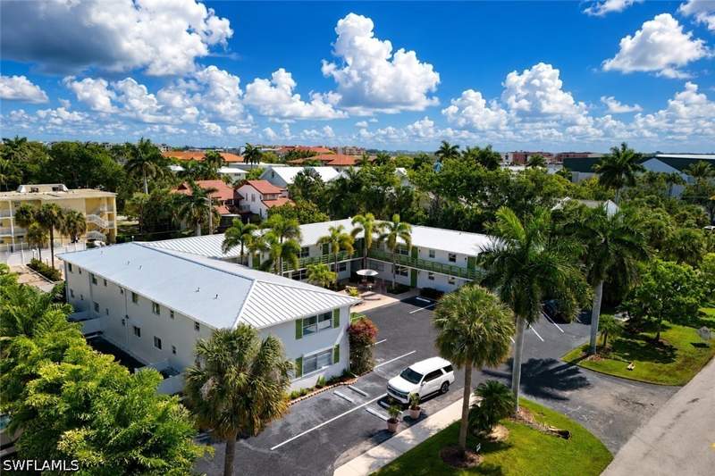 2 bedroom Condominium at 975 9th Ave S 11, Bayview, Naples — photo 1