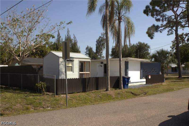 2 bedroom SingleFamilyResidence at 1338 Old Bridge RD, NORTH FORT MYERS, North Fort Myers — photo 2