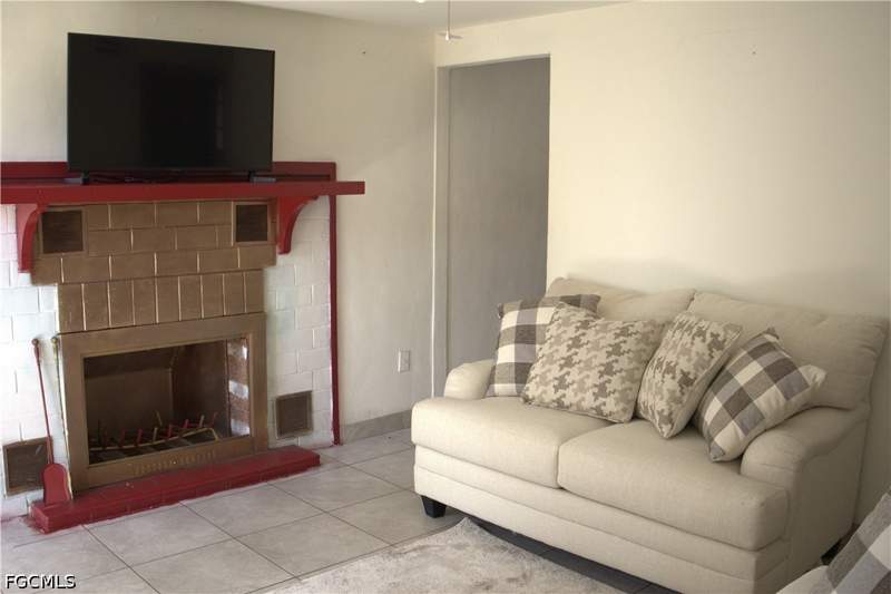 2 bedroom SingleFamilyResidence at 1338 Old Bridge RD, NORTH FORT MYERS, North Fort Myers — photo 4