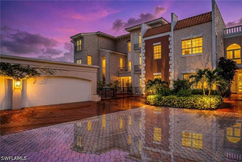 3 bedroom Attached at 4000 Gulf Shore Blvd N 3300, Venetian Villas, Naples — photo 1