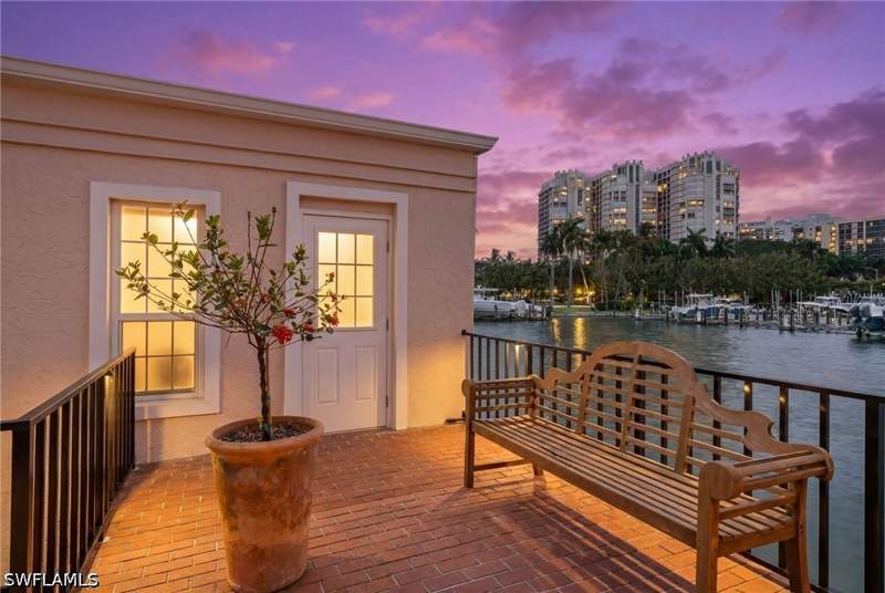 3 bedroom Attached at 4000 Gulf Shore Blvd N 3300, Venetian Villas, Naples — photo 3