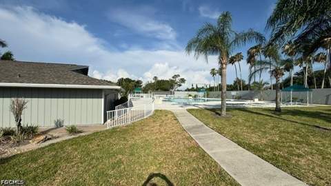 4266 Island Cir B, Fort Myers FL - photo 17 of 19