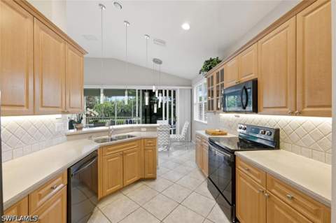 6822 Ascot Dr 202, Naples FL - photo 9 of 46