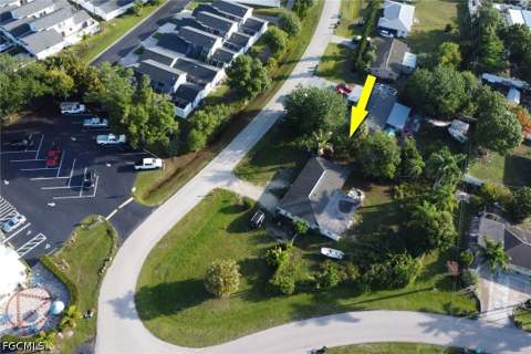 6701 Fiesta Ln, Fort Myers FL - photo 11 of 27