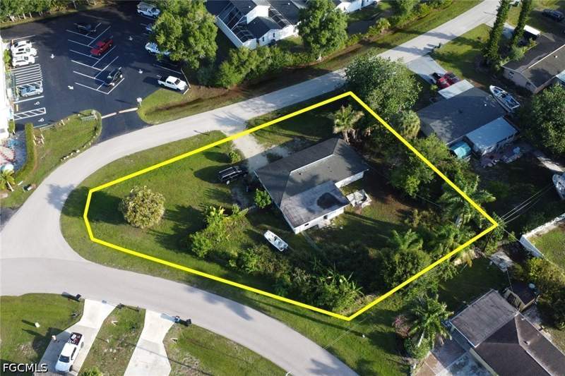 3 bedroom SingleFamilyResidence at 6701 Fiesta LN, FIESTA VILLAGE FIRST ADD, Fort Myers — photo 2