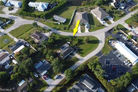 6701 Fiesta Ln, Fort Myers FL - photo 7 of 27