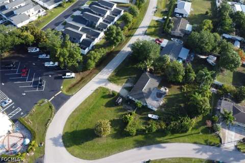 6701 Fiesta Ln, Fort Myers FL - photo 9 of 27