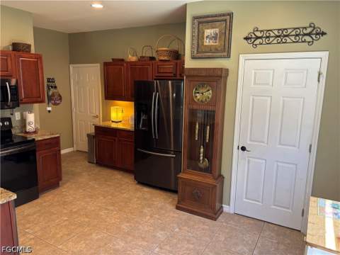 8271 Village Edge Cir 6, Fort Myers FL - photo 6 of 30
