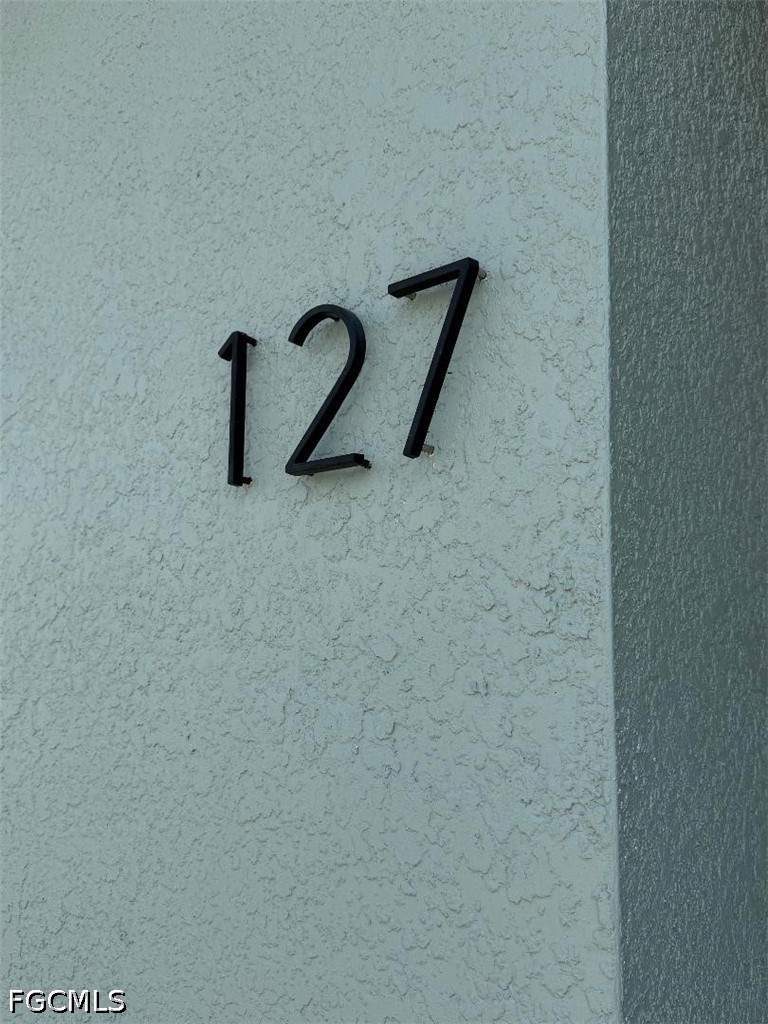 3 bedroom SingleFamilyResidence at 127 Carousel Ave, Banyan Village, Labelle — photo 2