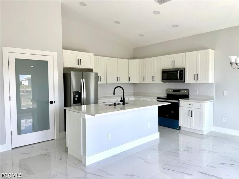 3 bedroom SingleFamilyResidence at 127 Carousel Ave, Banyan Village, Labelle — photo 3