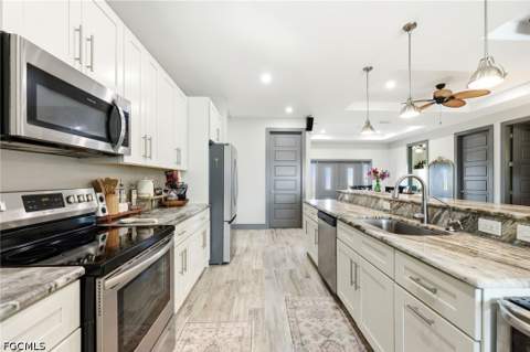 212 SW 20th St, Cape Coral FL - photo 8 of 39