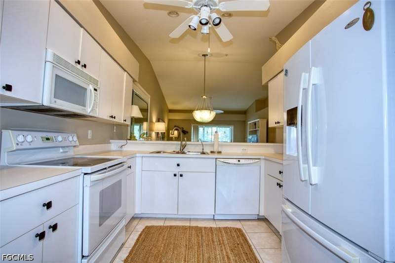 2 bedroom Condominium at 8083 Queen Palm Ln 425, Veranda, Fort Myers — photo 5