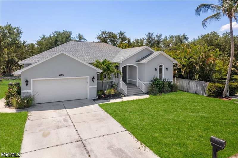 3 bedroom SingleFamilyResidence at 7930 Sandel Wood Cir W, The Villages Of Sandel Wood, Fort Myers — photo 1