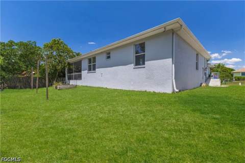 7930 Sandel Wood Cir W, Fort Myers FL - photo 12 of 37