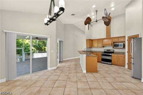 7930 Sandel Wood Cir W, Fort Myers FL - photo 16 of 37