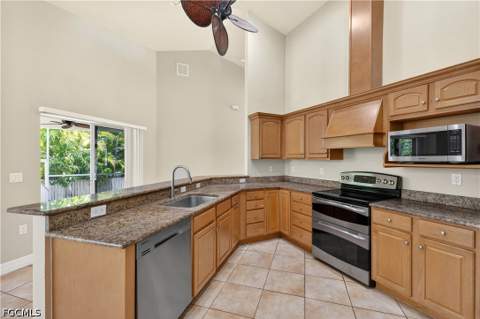 7930 Sandel Wood Cir W, Fort Myers FL - photo 17 of 37