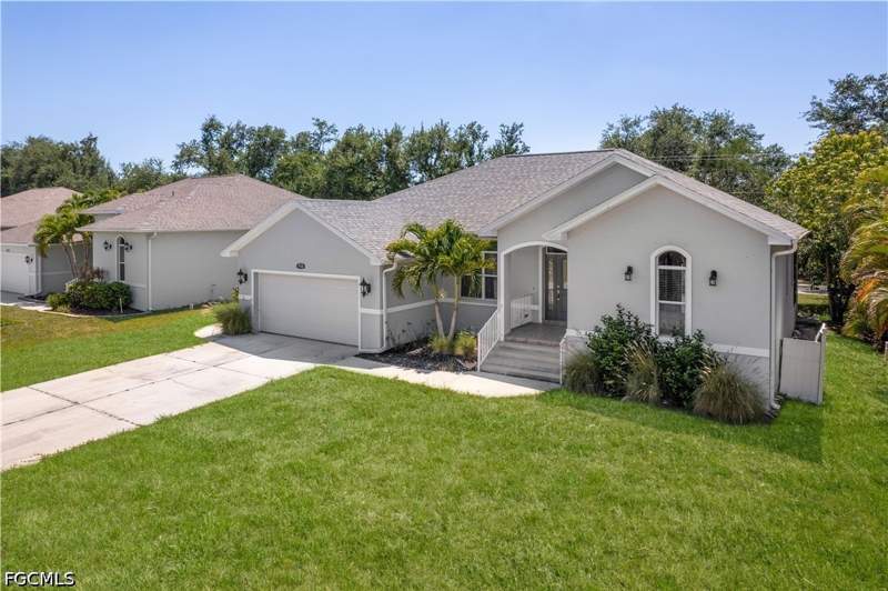 3 bedroom SingleFamilyResidence at 7930 Sandel Wood Cir W, The Villages Of Sandel Wood, Fort Myers — photo 4