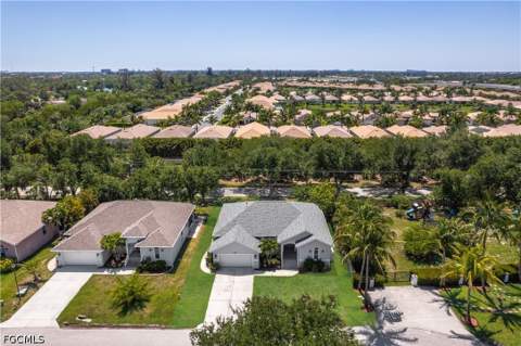 7930 Sandel Wood Cir W, Fort Myers FL - photo 6 of 37