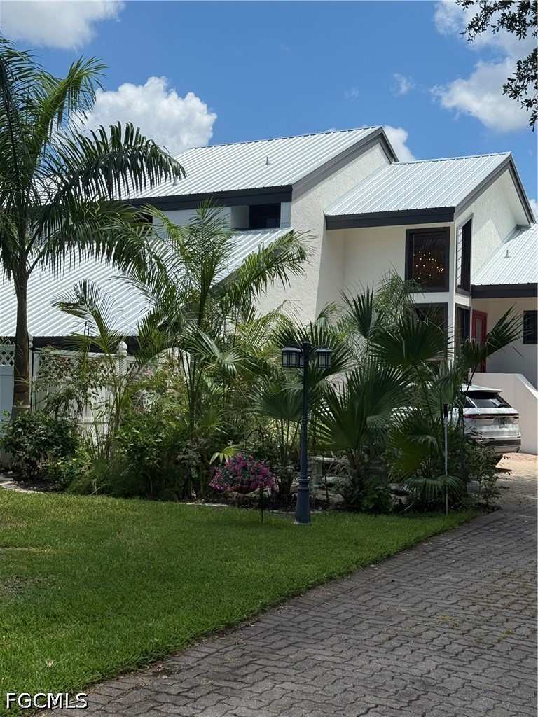 3 bedroom SingleFamilyResidence at 15793 San Antonio Ct, McGregor Woods, Fort Myers — photo 1