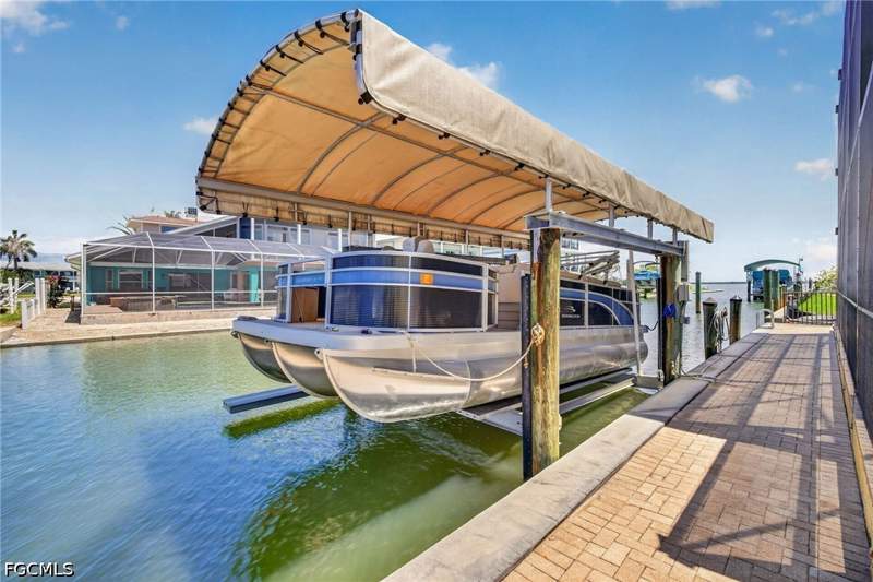 3 bedroom SingleFamilyResidence at 243 Driftwood Ln, Flamingo Park, Fort Myers Beach — photo 4
